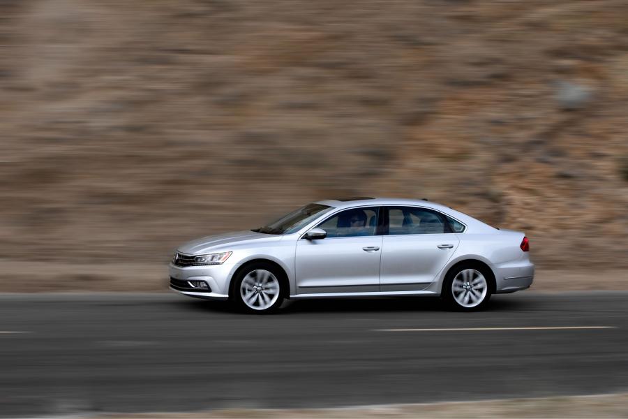  Volkswagen Passat TSI 2016 года  (фото 5 из 33)